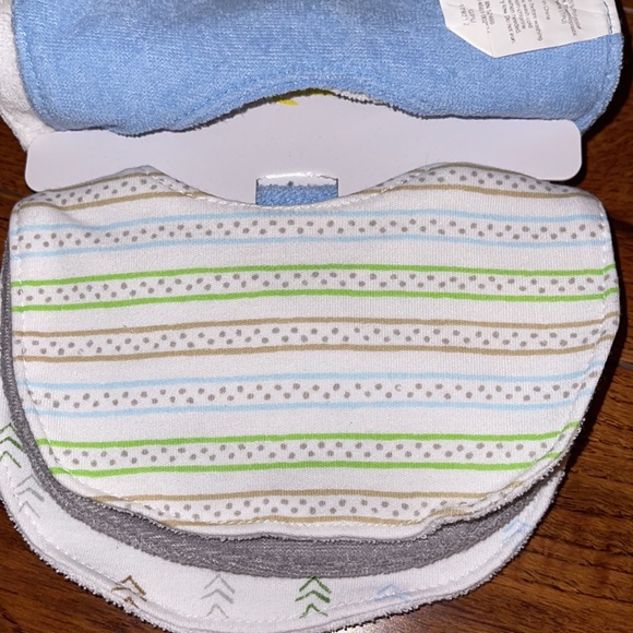 Infant Burpcloths and Newborn Bibs - Picture 9 of 13